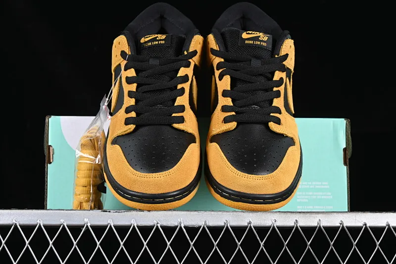 All Categories Nk SB Dunk Series Nk SB Dunk Low Low-top sneakers Nk Dunk SB Low "Valentines Day" Raw rubber black and yellow Retro low-top casual sports skateboard shoes 304292-706